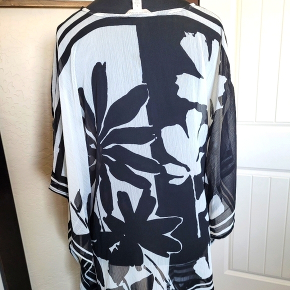 Laura Ashley Sheer black & white Floral Blouse - Picture 2 of 7